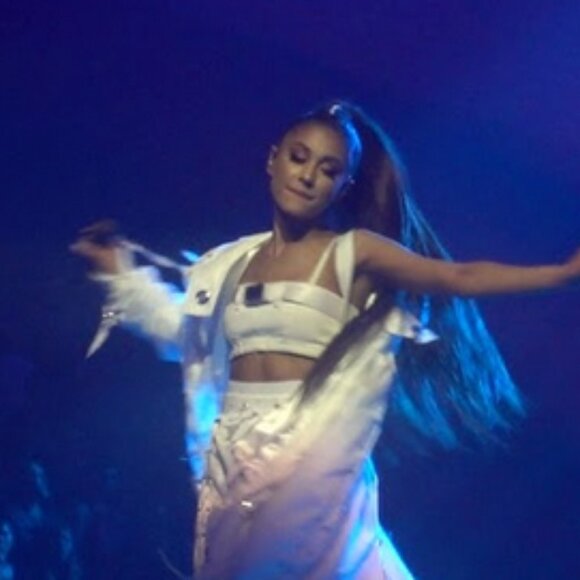 Ariana Grande 'Dangerous Woman Tour" Black Hoodie Medium - Picture 8 of 8